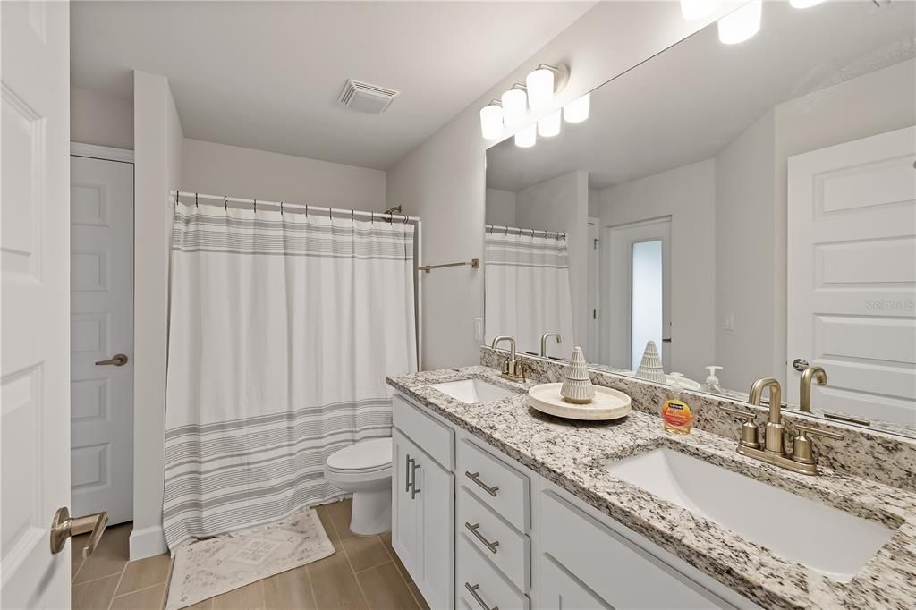 For Sale: $385,000 (4 beds, 3 baths, 2265 Square Feet)
