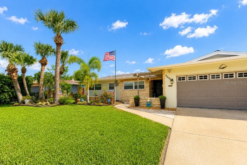 For Sale: $529,500 (4 beds, 2 baths, 1830 Square Feet)