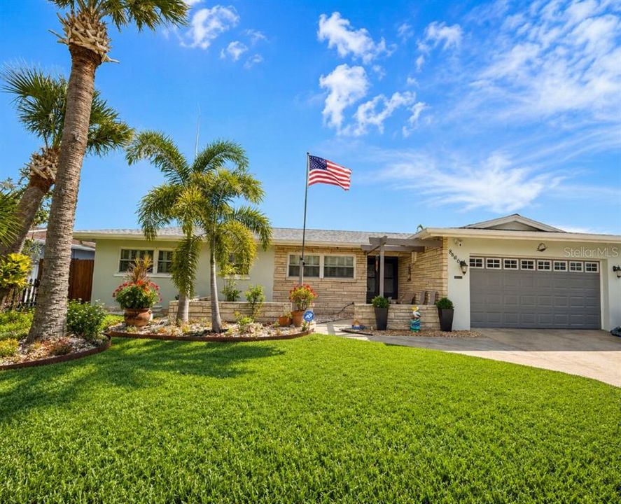 For Sale: $529,500 (4 beds, 2 baths, 1830 Square Feet)
