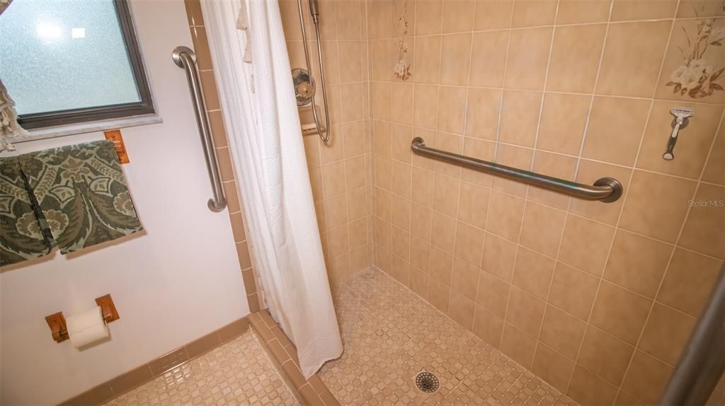 For Sale: $479,900 (3 beds, 2 baths, 2260 Square Feet)