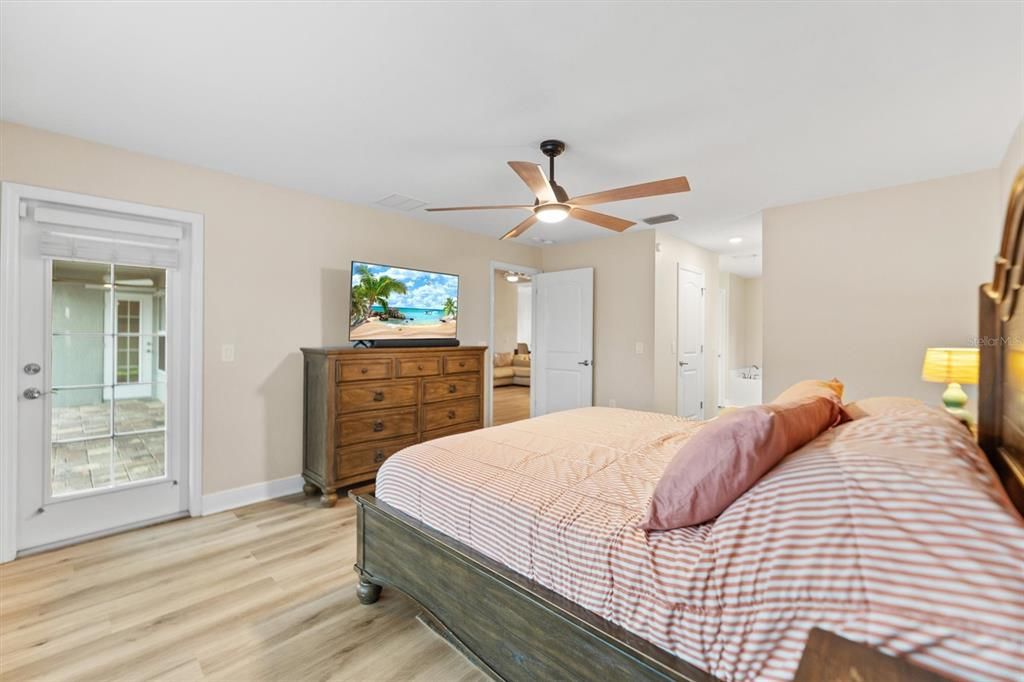 For Sale: $450,000 (4 beds, 2 baths, 2330 Square Feet)