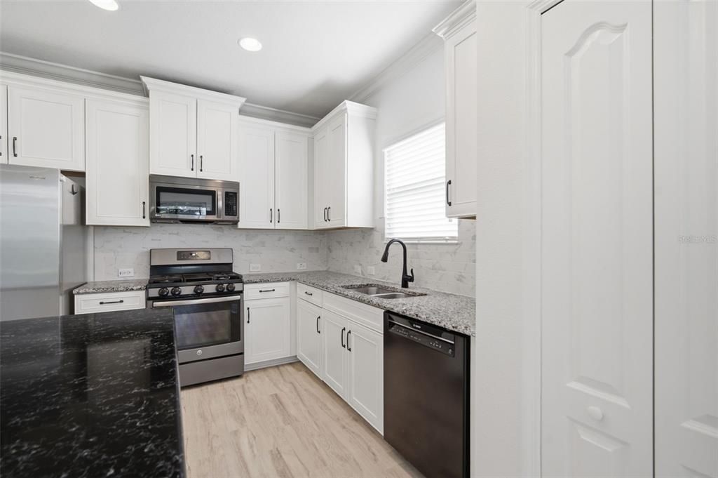 En Venta: $330,000 (2 camas, 2 baños, 1452 Pies cuadrados)