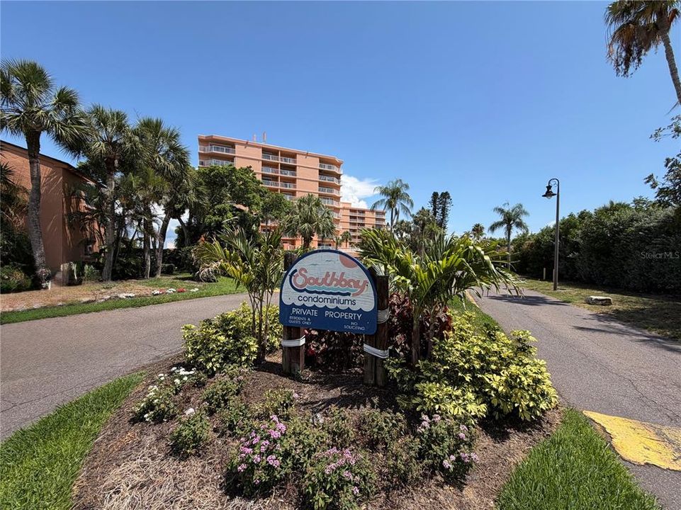 For Sale: $319,000 (2 beds, 2 baths, 1235 Square Feet)