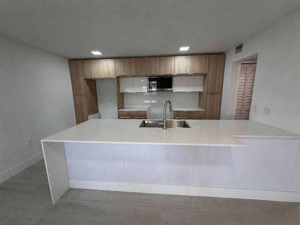 For Sale: $319,000 (2 beds, 2 baths, 1235 Square Feet)