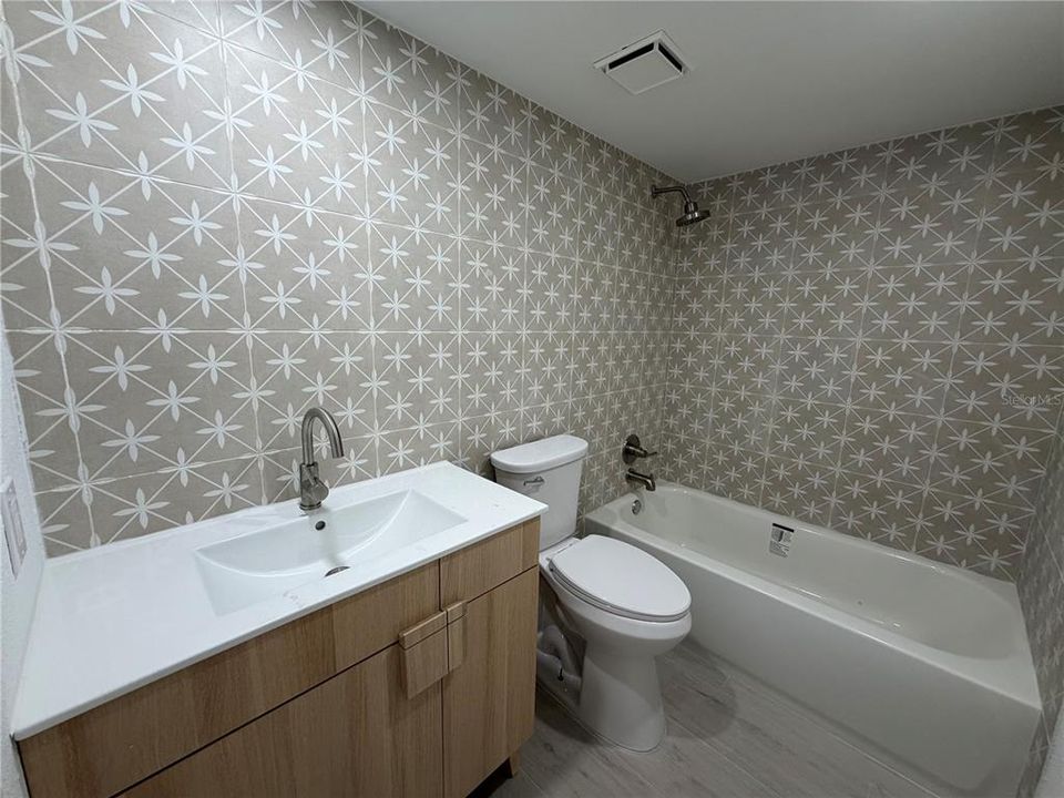 For Sale: $319,000 (2 beds, 2 baths, 1235 Square Feet)