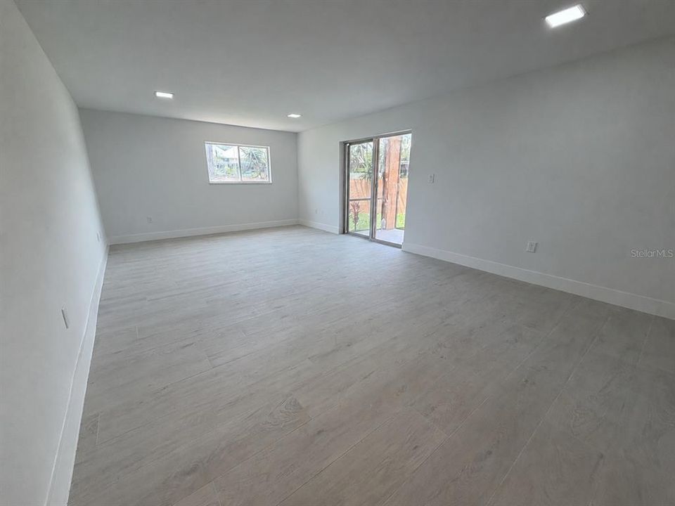 For Sale: $319,000 (2 beds, 2 baths, 1235 Square Feet)