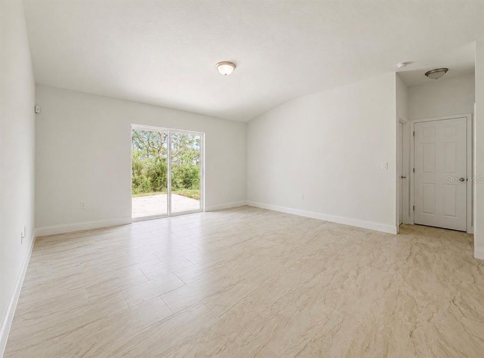 For Sale: $349,999 (4 beds, 2 baths, 1600 Square Feet)