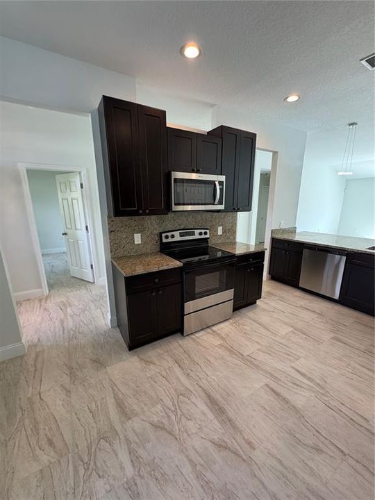 For Sale: $349,999 (4 beds, 2 baths, 1600 Square Feet)