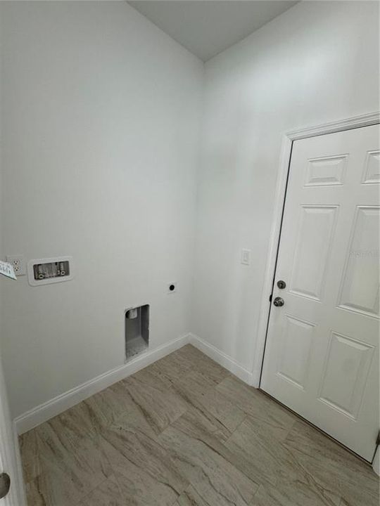 For Sale: $349,999 (4 beds, 2 baths, 1600 Square Feet)