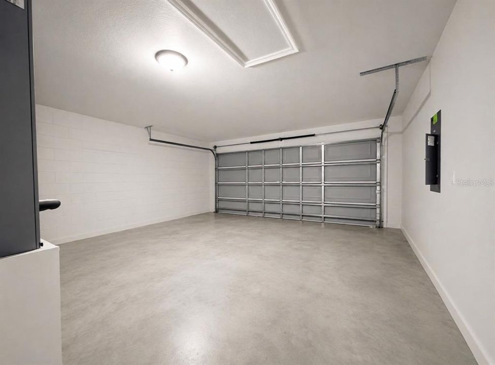 For Sale: $349,999 (4 beds, 2 baths, 1600 Square Feet)