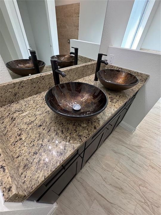 For Sale: $349,999 (4 beds, 2 baths, 1600 Square Feet)