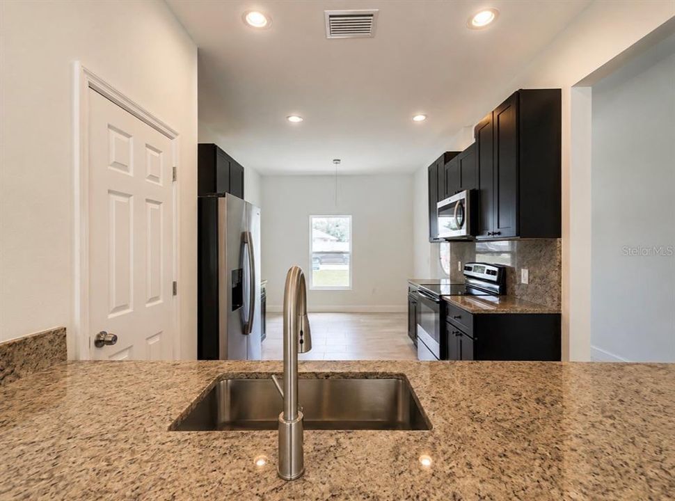 For Sale: $349,999 (4 beds, 2 baths, 1600 Square Feet)