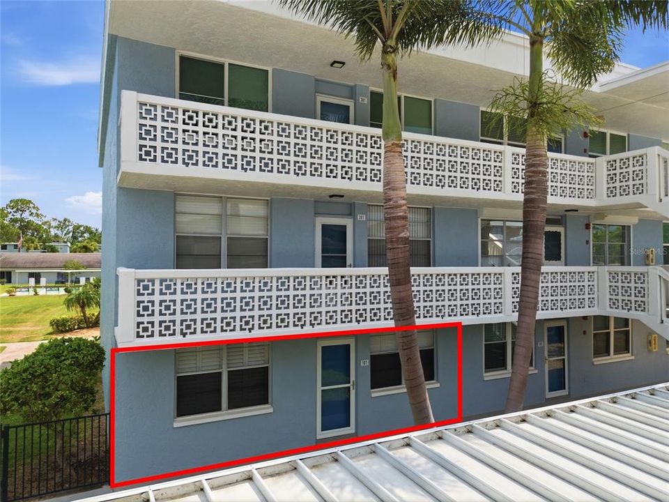 На продажу: $128,000 (2 спален, 2 ванн, 1035 Квадратных фут)