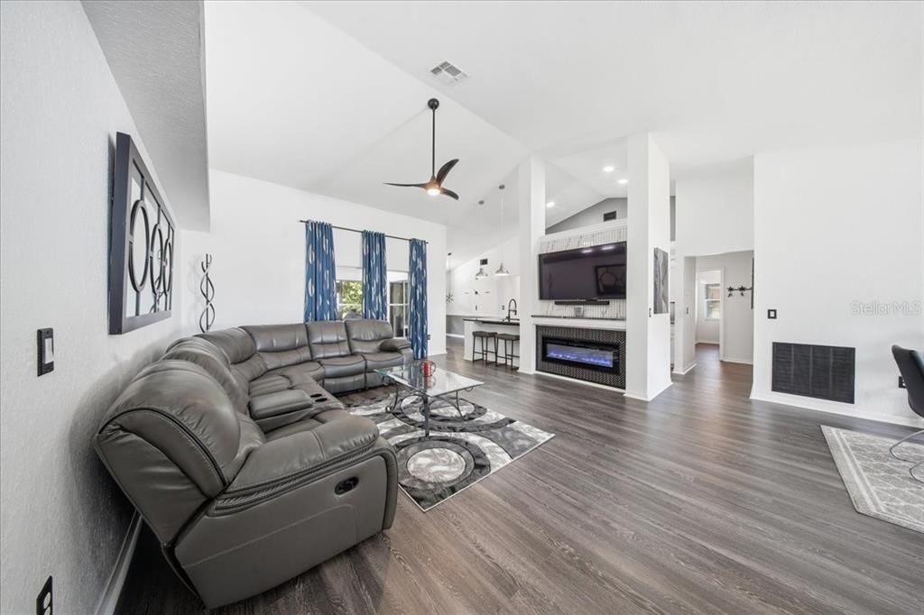 For Sale: $359,900 (3 beds, 2 baths, 1997 Square Feet)