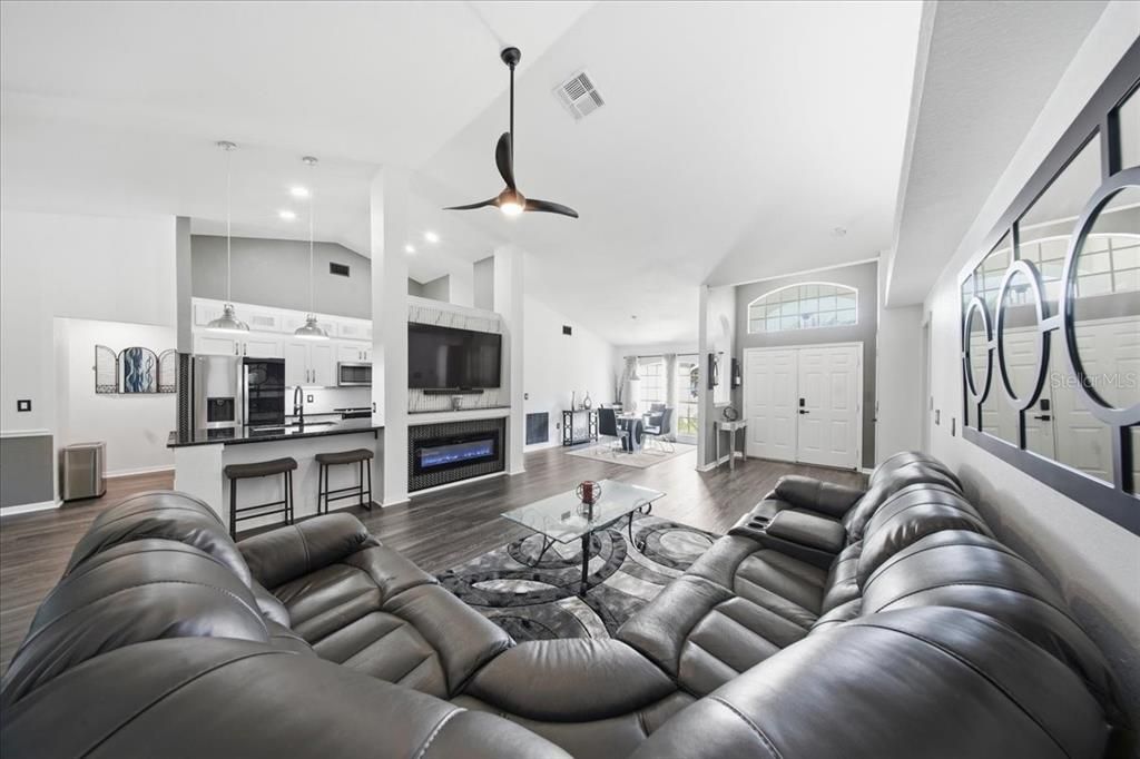 For Sale: $359,900 (3 beds, 2 baths, 1997 Square Feet)