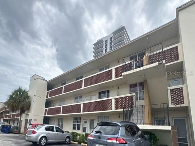For Sale: $182,000 (1 beds, 1 baths, 692 Square Feet)