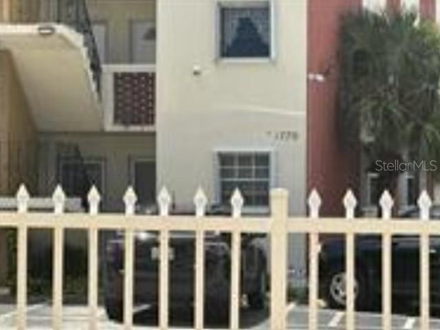 For Sale: $182,000 (1 beds, 1 baths, 692 Square Feet)