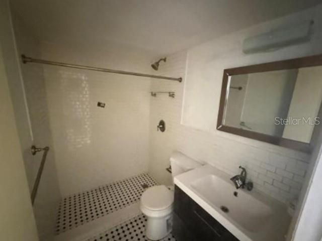 For Sale: $182,000 (1 beds, 1 baths, 692 Square Feet)