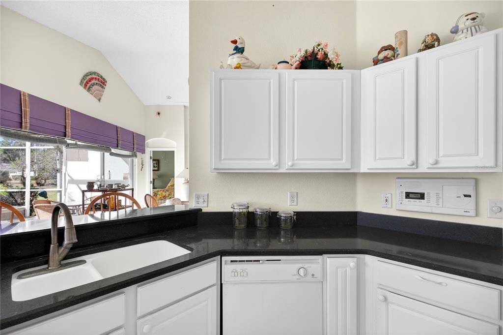 For Sale: $359,000 (2 beds, 2 baths, 1645 Square Feet)