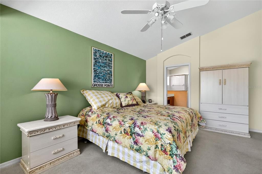 For Sale: $359,000 (2 beds, 2 baths, 1645 Square Feet)