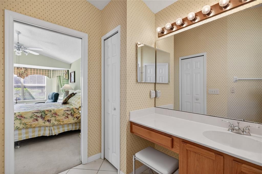 For Sale: $359,000 (2 beds, 2 baths, 1645 Square Feet)