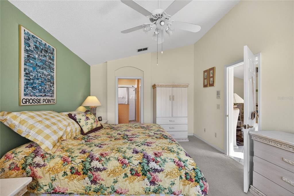 For Sale: $359,000 (2 beds, 2 baths, 1645 Square Feet)