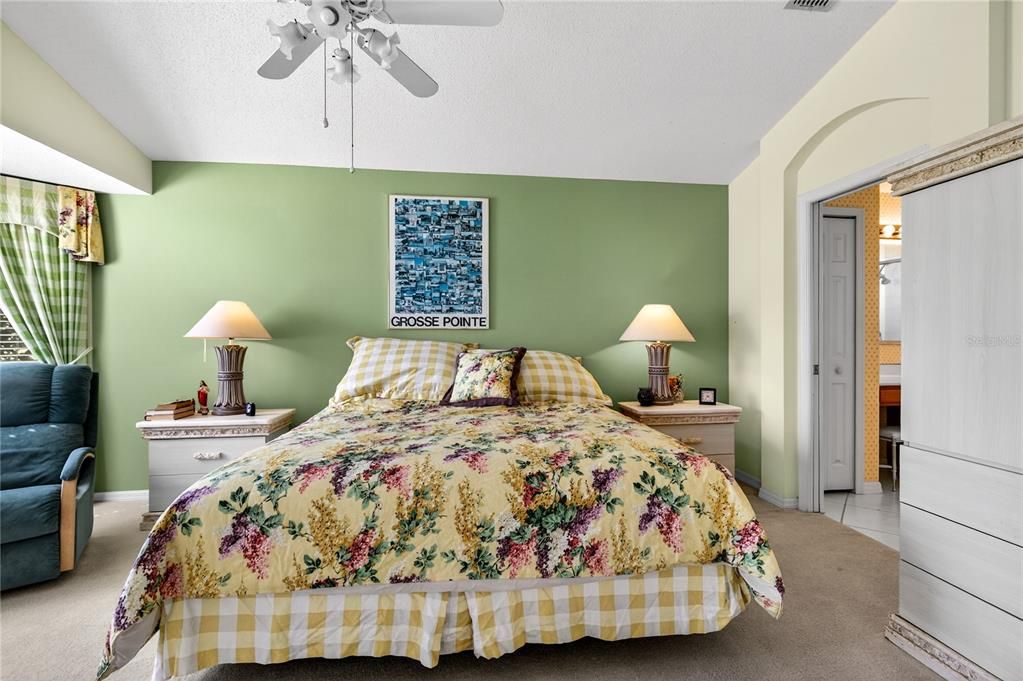 For Sale: $359,000 (2 beds, 2 baths, 1645 Square Feet)