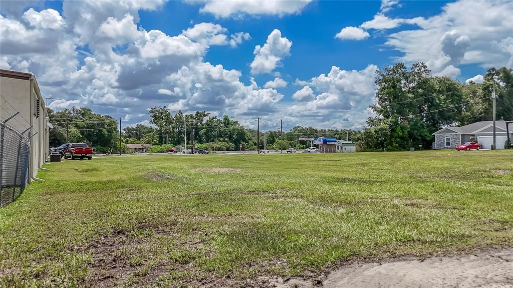 待售: $579,000 (0.83 acres)