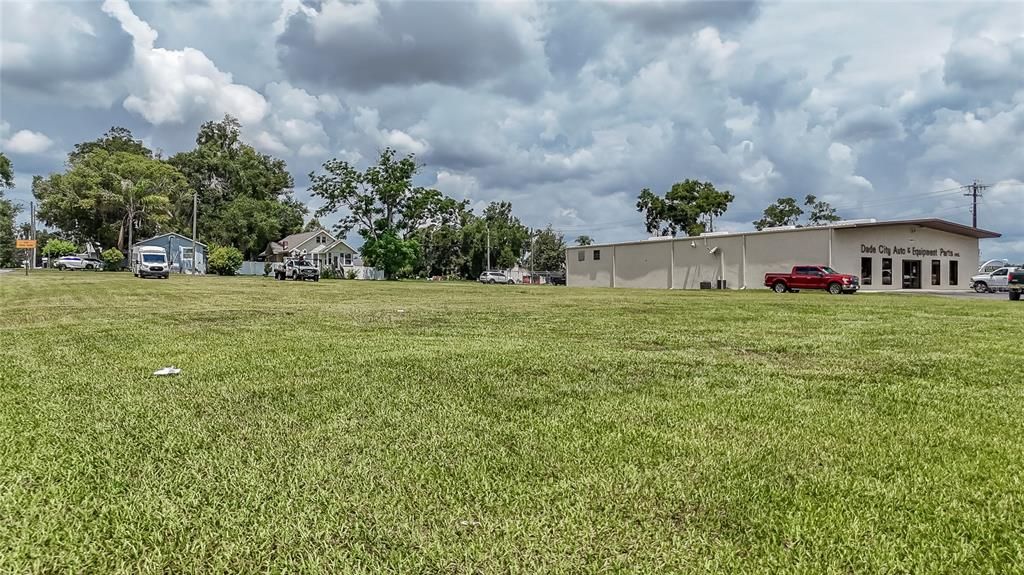 待售: $579,000 (0.83 acres)
