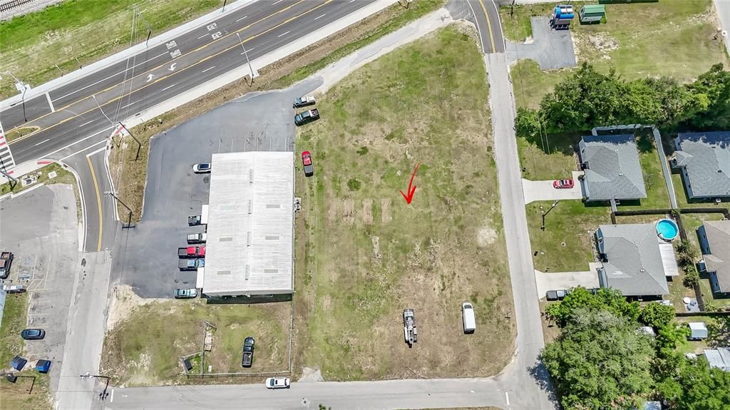 待售: $579,000 (0.83 acres)