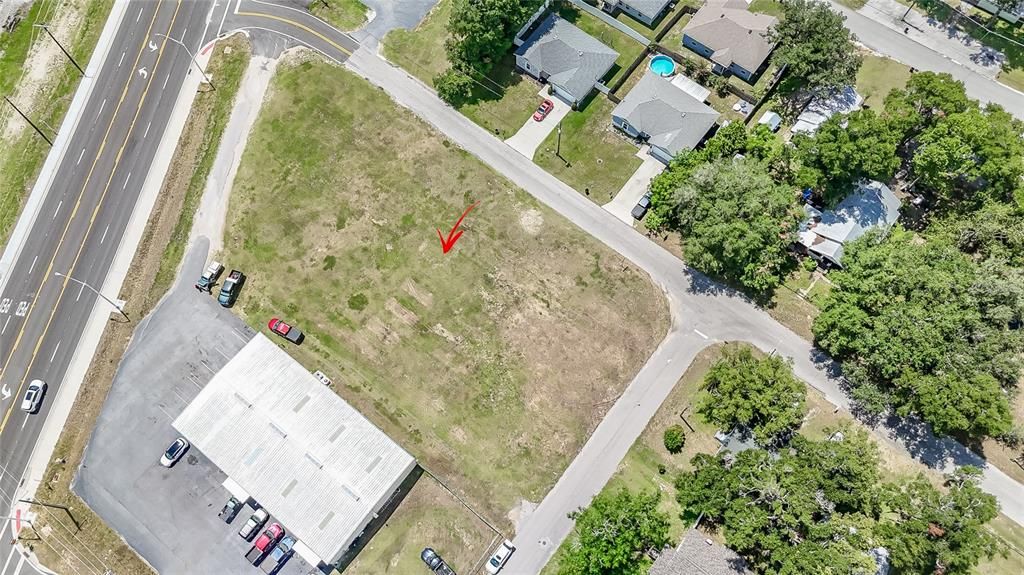 待售: $579,000 (0.83 acres)