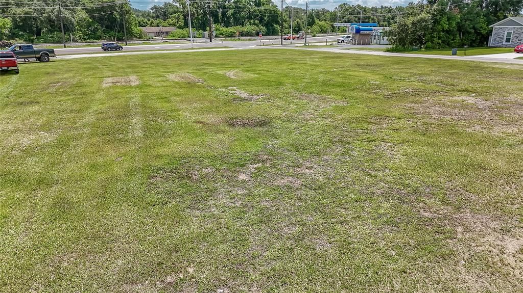 待售: $579,000 (0.83 acres)