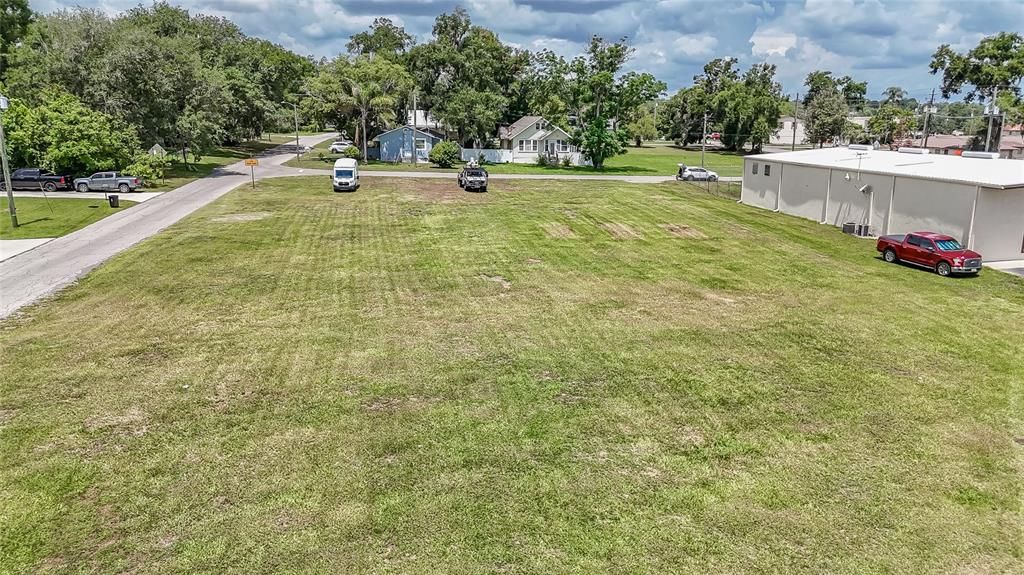 待售: $579,000 (0.83 acres)