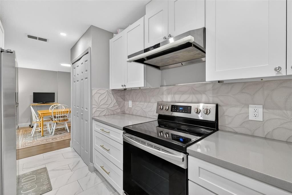 En Venta: $295,000 (3 camas, 2 baños, 1040 Pies cuadrados)