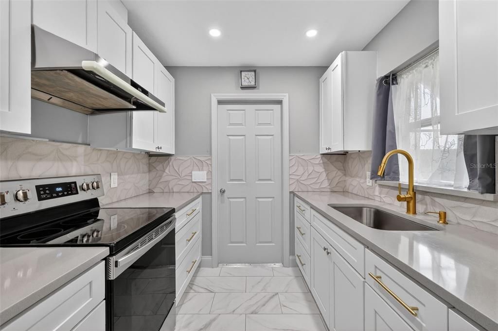 En Venta: $295,000 (3 camas, 2 baños, 1040 Pies cuadrados)