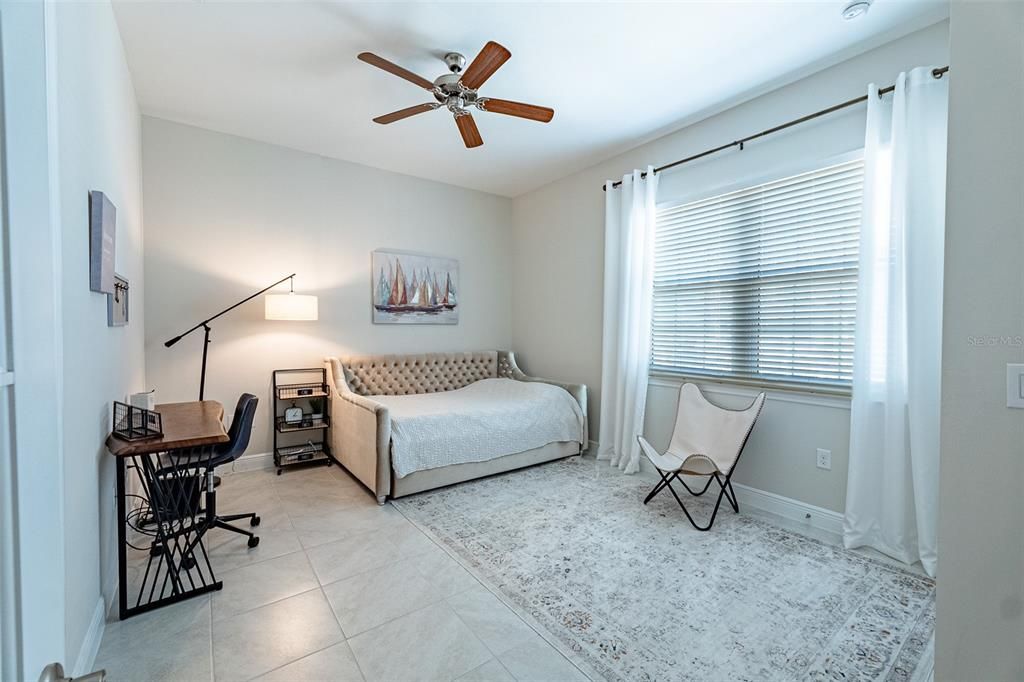 For Sale: $550,000 (3 beds, 3 baths, 2416 Square Feet)