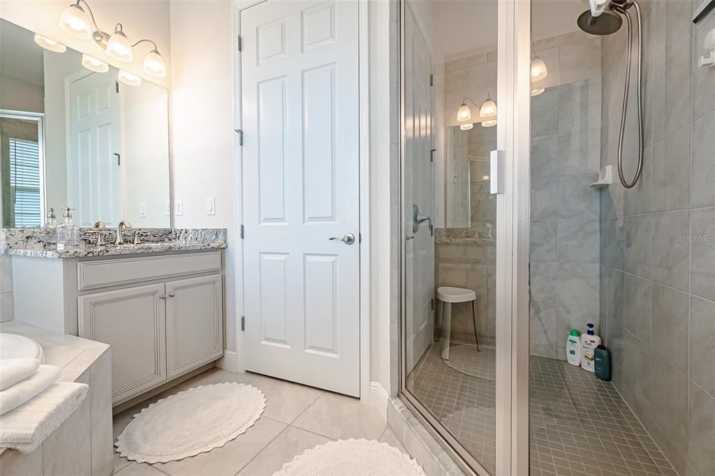 For Sale: $550,000 (3 beds, 3 baths, 2416 Square Feet)