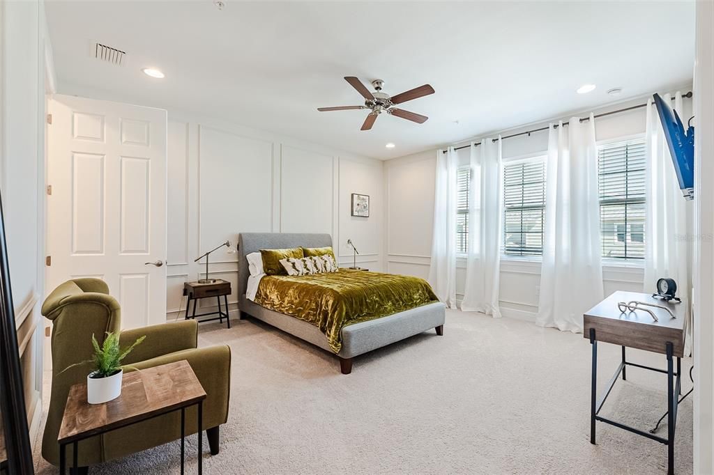 For Sale: $550,000 (3 beds, 3 baths, 2416 Square Feet)