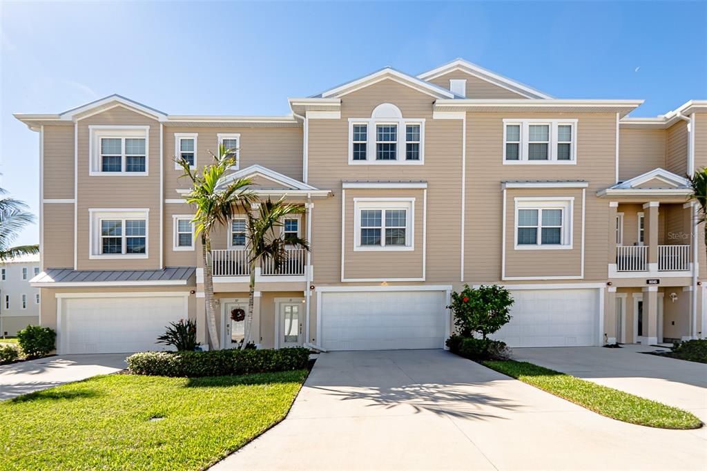For Sale: $550,000 (3 beds, 3 baths, 2416 Square Feet)