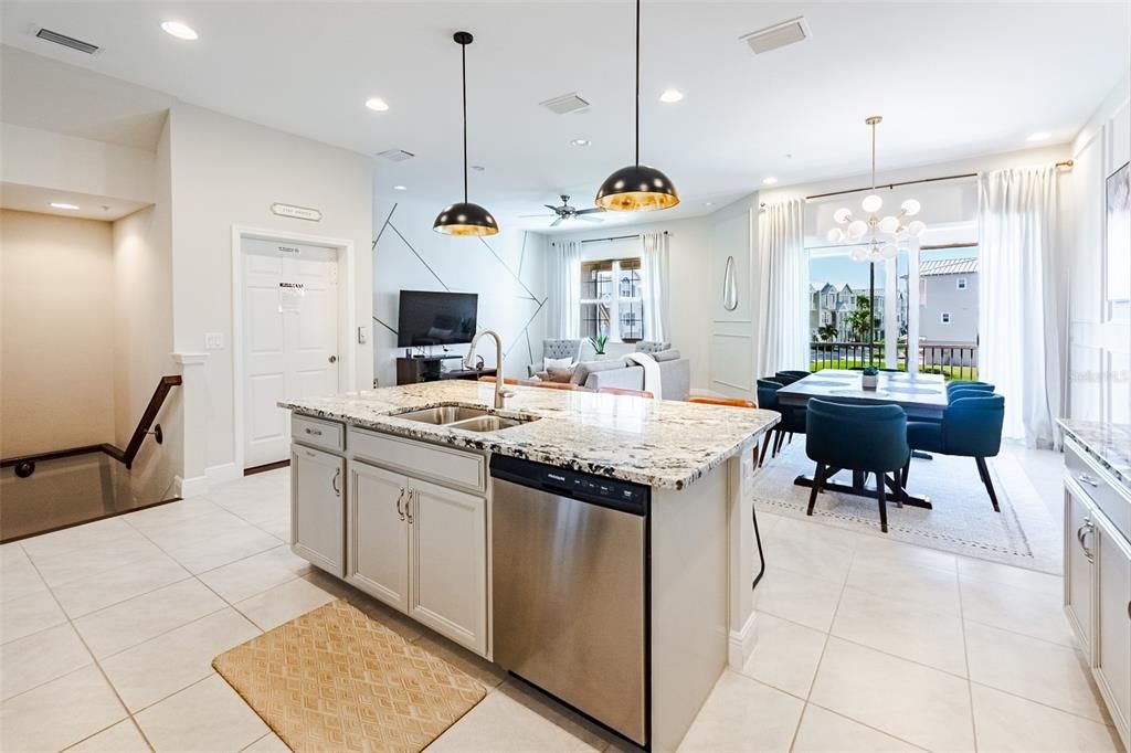 For Sale: $550,000 (3 beds, 3 baths, 2416 Square Feet)