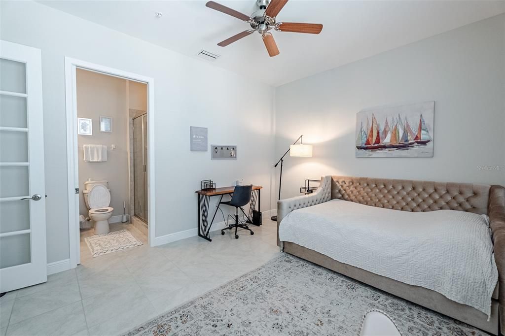 For Sale: $550,000 (3 beds, 3 baths, 2416 Square Feet)