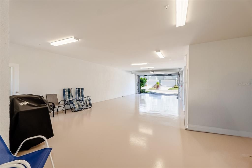 For Sale: $550,000 (3 beds, 3 baths, 2416 Square Feet)