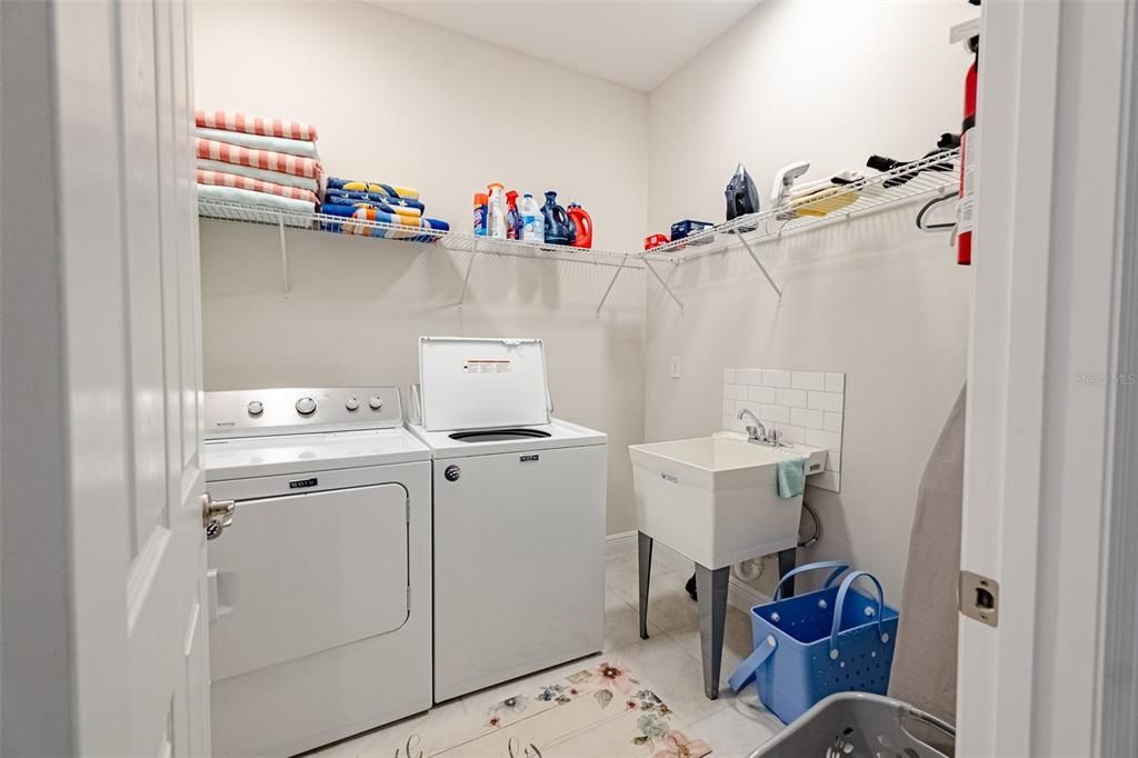For Sale: $550,000 (3 beds, 3 baths, 2416 Square Feet)