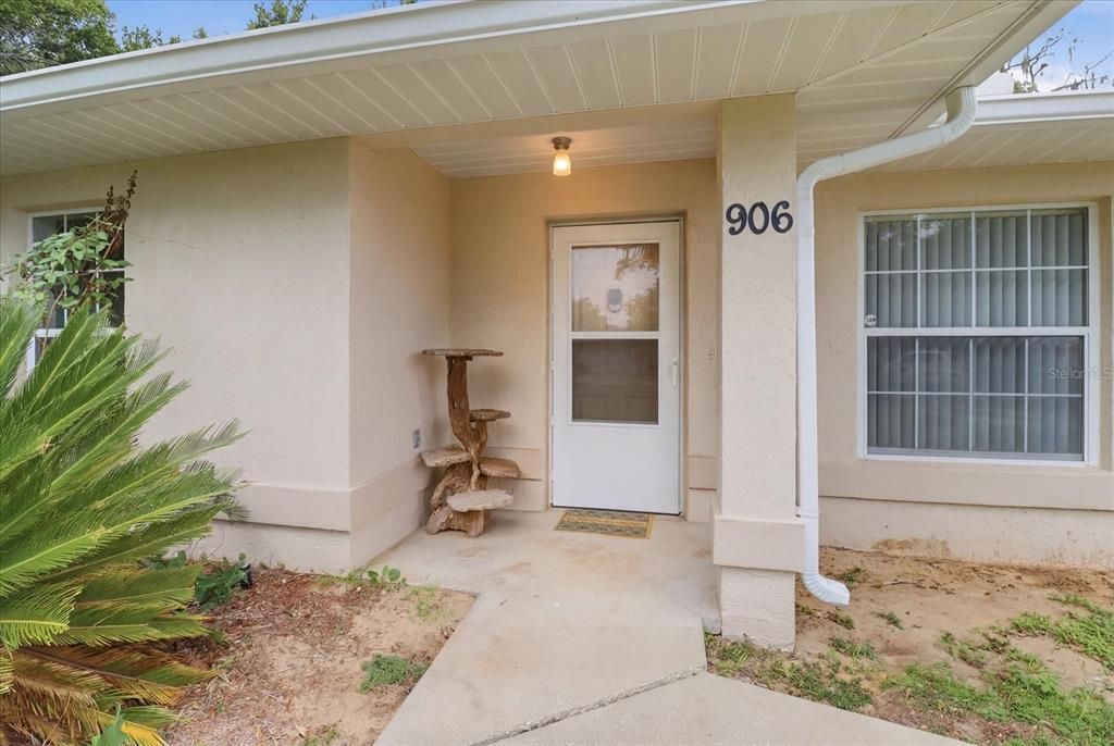 For Sale: $215,000 (3 beds, 2 baths, 1124 Square Feet)