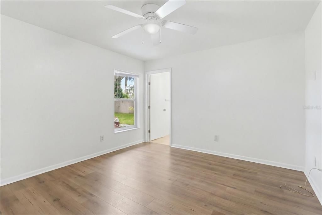 For Sale: $215,000 (3 beds, 2 baths, 1124 Square Feet)