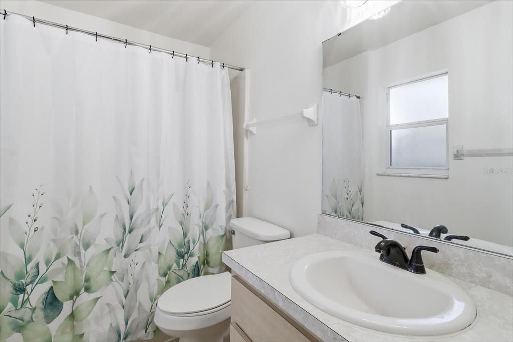 For Sale: $215,000 (3 beds, 2 baths, 1124 Square Feet)