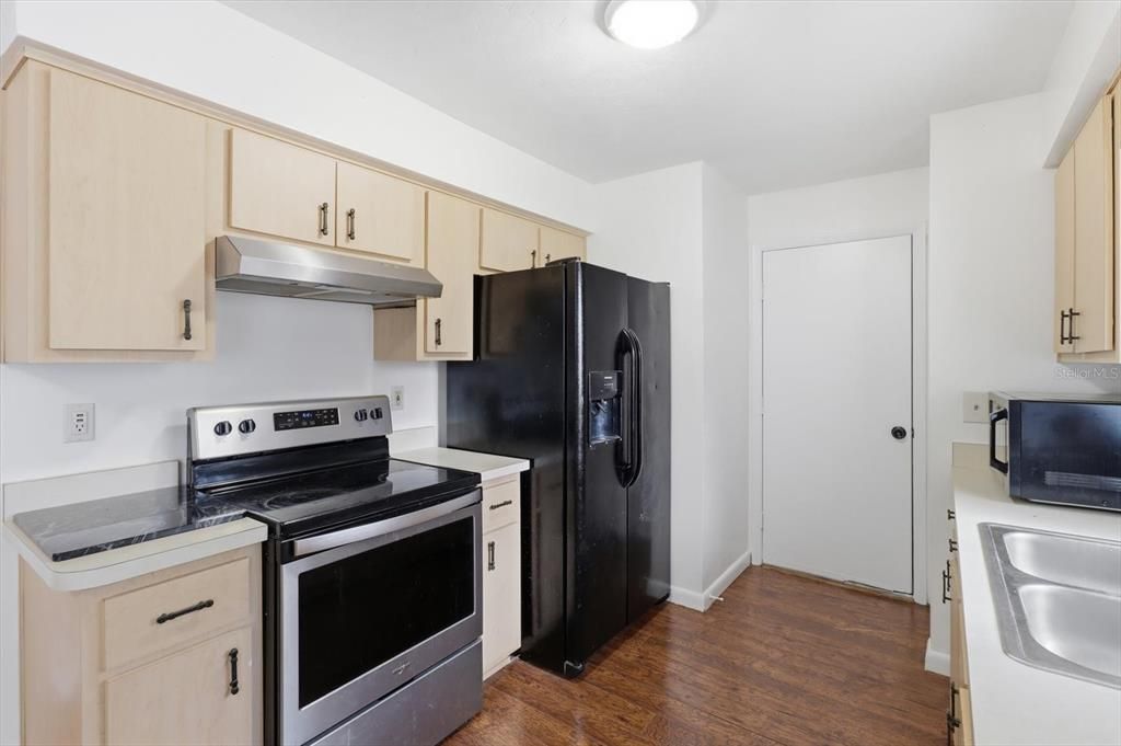 For Sale: $215,000 (3 beds, 2 baths, 1124 Square Feet)
