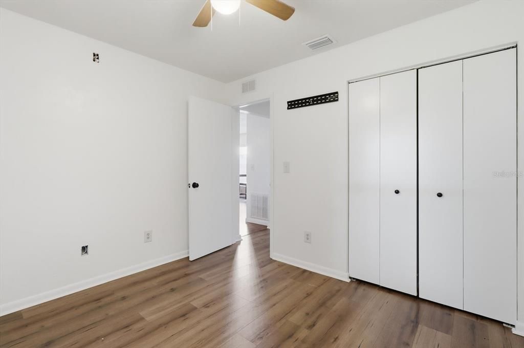 For Sale: $215,000 (3 beds, 2 baths, 1124 Square Feet)