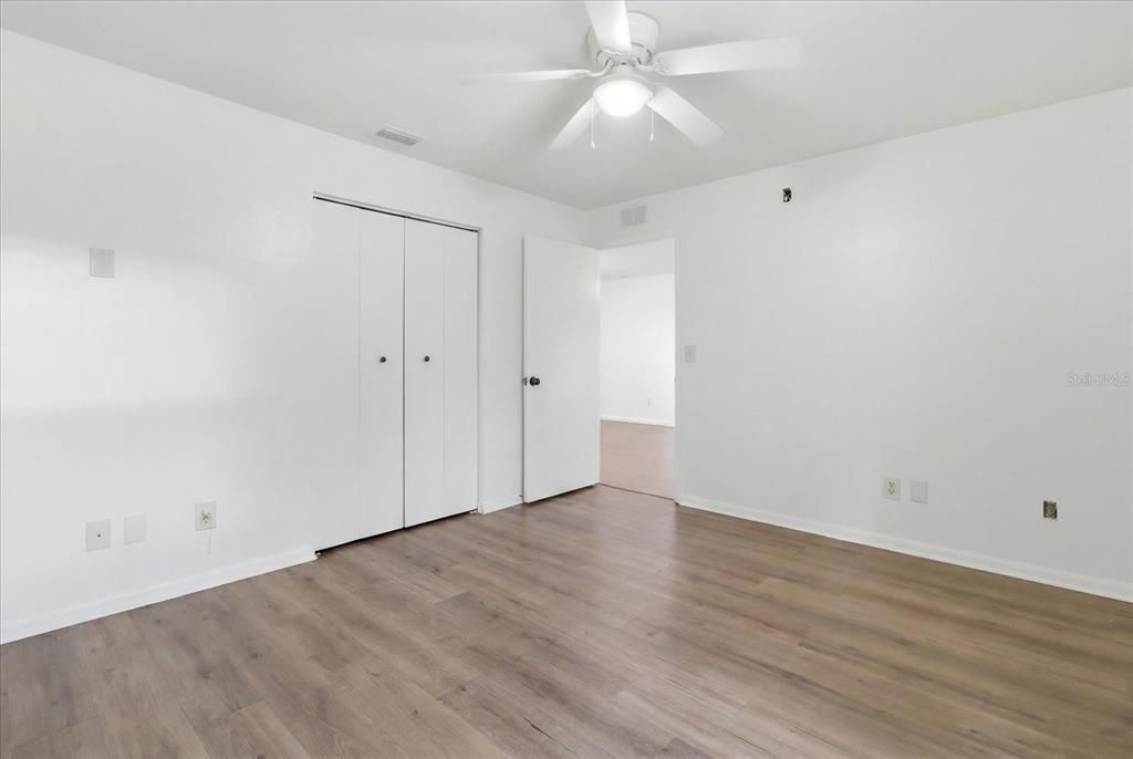 For Sale: $215,000 (3 beds, 2 baths, 1124 Square Feet)