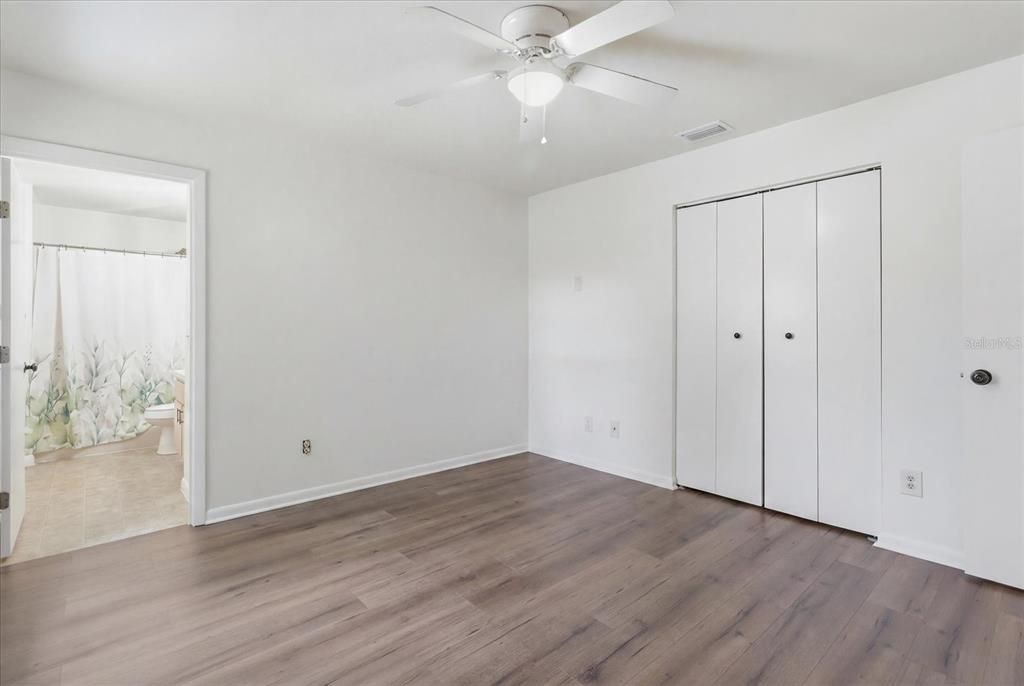 For Sale: $215,000 (3 beds, 2 baths, 1124 Square Feet)